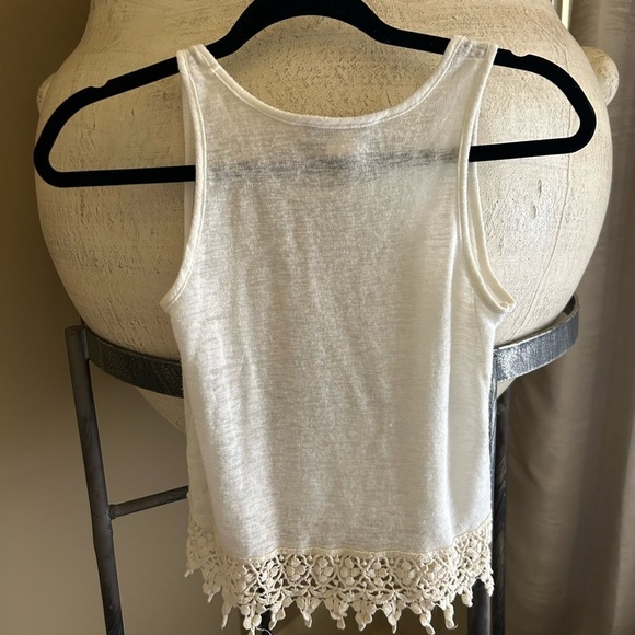 White tank top 🥞 - Picture 2 of 2
